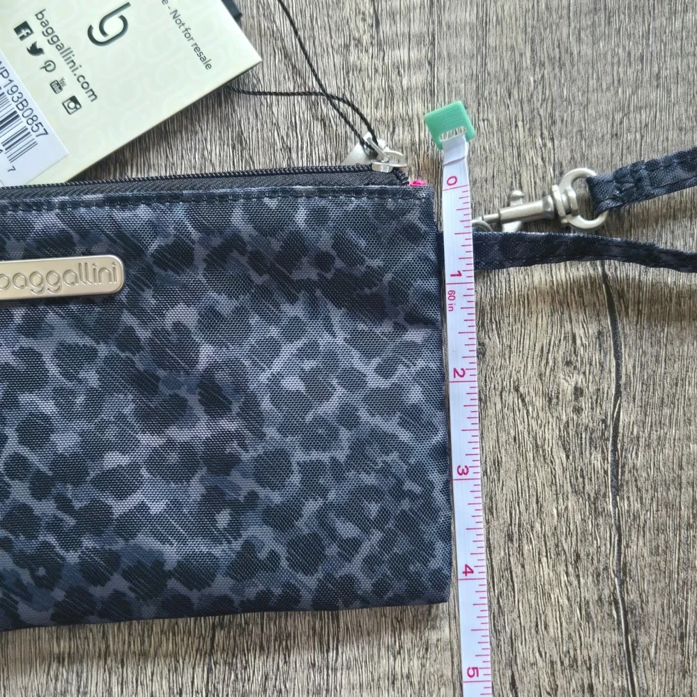 Baggallini RFID Wristlet Leopard Print Grey Black Nylon Pouch GWP193B0857 NWT